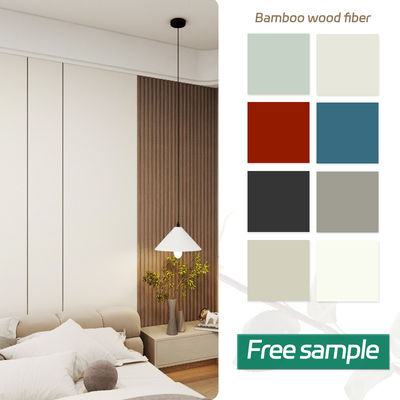 O painel de parede de madeira de bambu da fibra da decoração interior de 8 milímetros torna o folheado de madeira de sentimento da pele