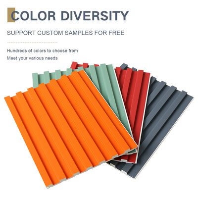 painel de parede acanelado plástico de madeira da grade WPC de 8.5mm nenhuma pintura impermeável